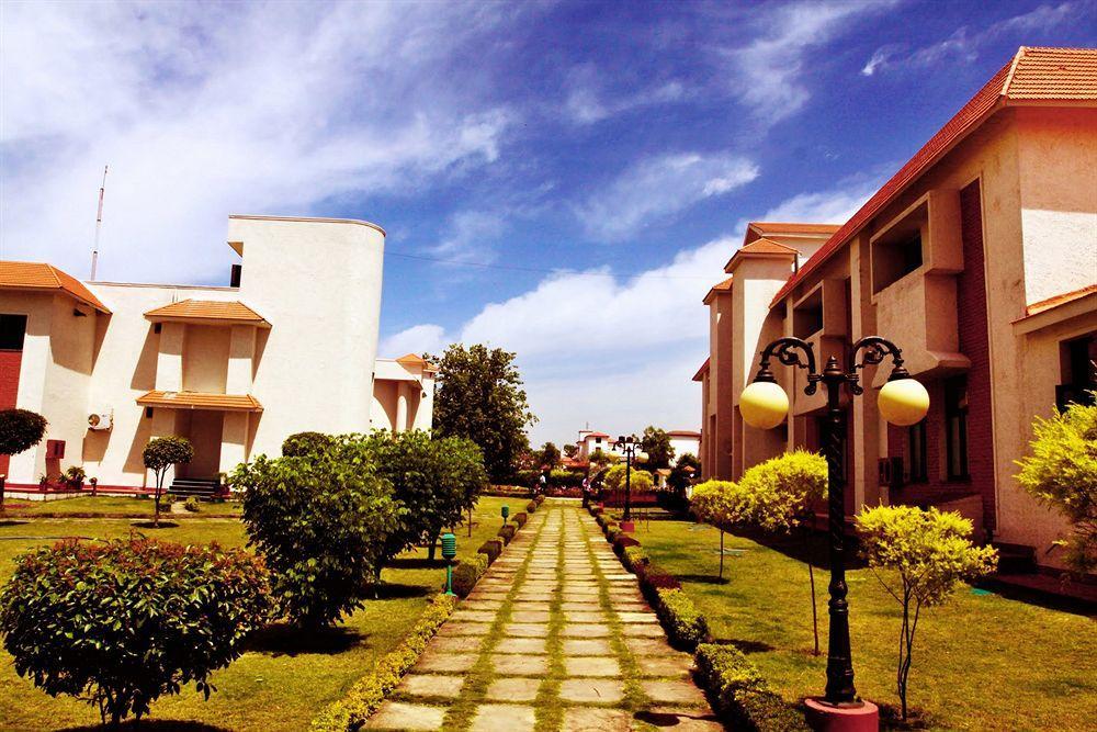 Naturoville Ayurvedic And Yoga Retreat Hotell Rishīkesh Eksteriør bilde